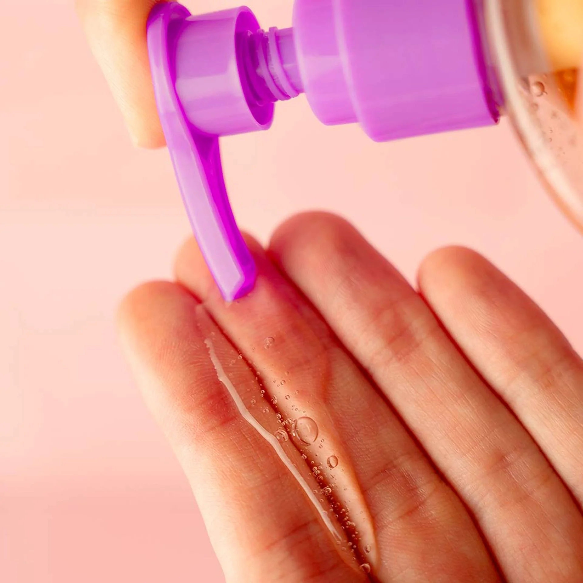 Glow your own way Hydrated AF - Gel autoabbronzante trasparente per viso e corpo - Image 3